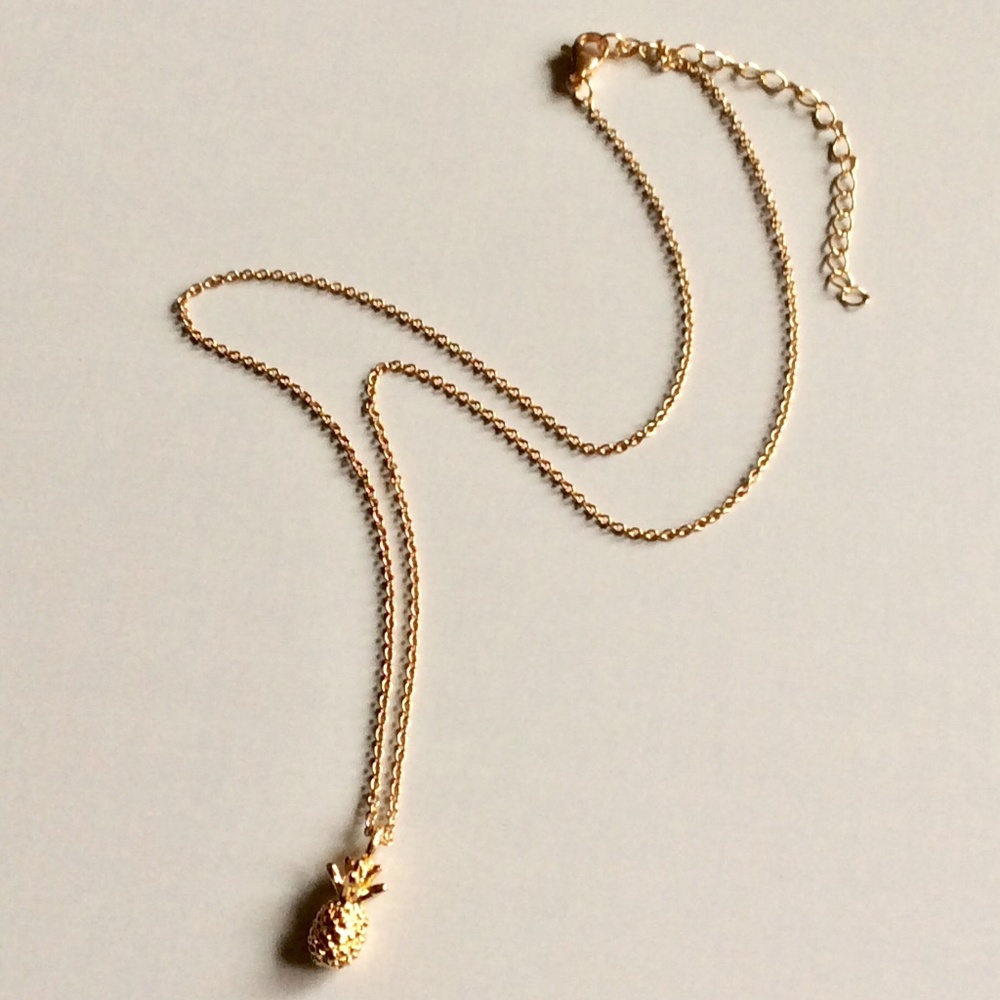 Classic Minimalist Pineapple Pendant Rolo Chain Necklace Gold Tone